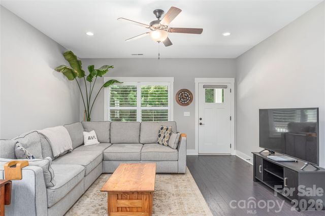 21 Crayton Park Drive, Asheville, NC 28803