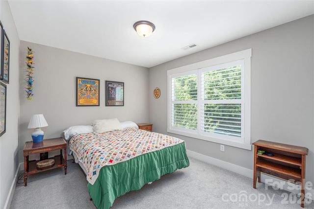 21 Crayton Park Drive, Asheville, NC 28803
