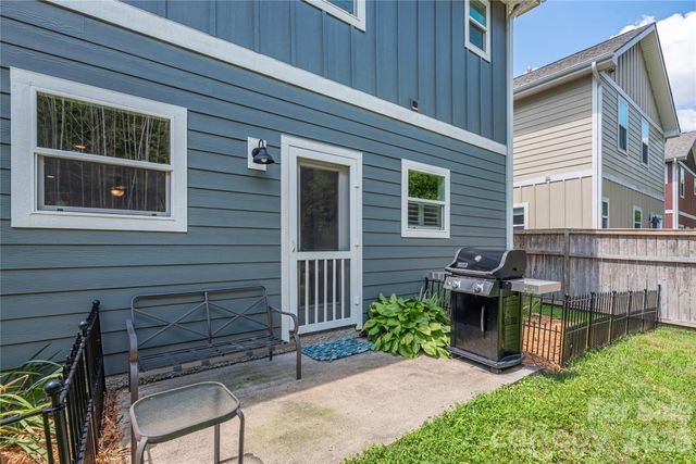 21 Crayton Park Drive, Asheville, NC 28803