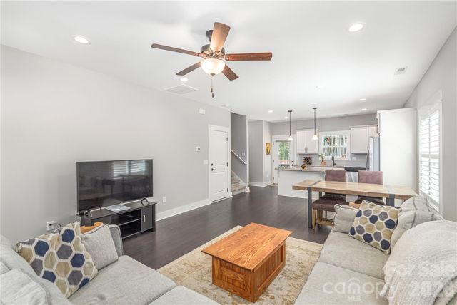 21 Crayton Park Drive, Asheville, NC 28803