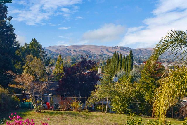 2214 Forsythia Way, Martinez, CA 94553