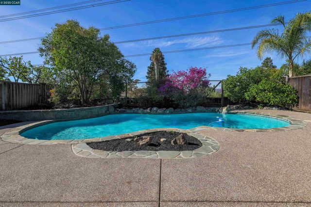2214 Forsythia Way, Martinez, CA 94553