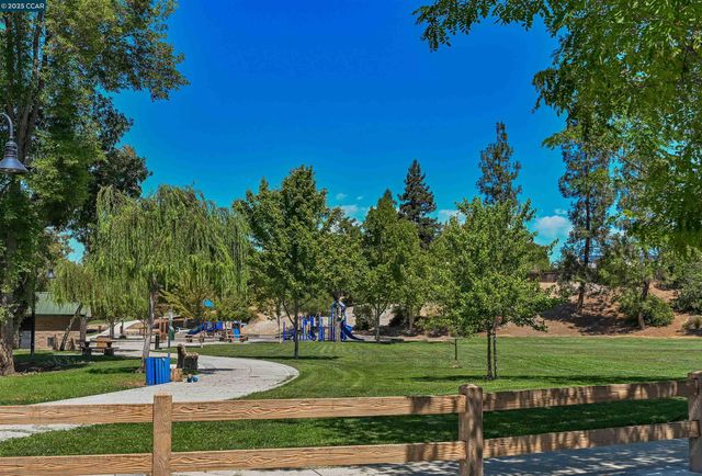 2214 Forsythia Way, Martinez, CA 94553