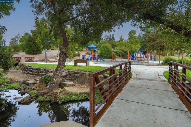 2214 Forsythia Way, Martinez, CA 94553