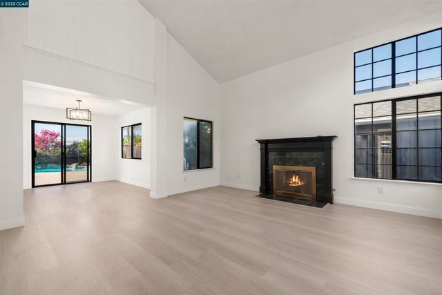 2214 Forsythia Way, Martinez, CA 94553