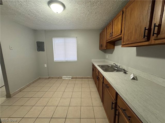 4871 Banbury Court 10, Warrensville Heights, OH 44128