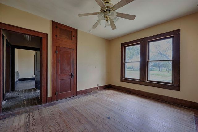 820 W Fairwinds Street, Hallettsville, TX 77964