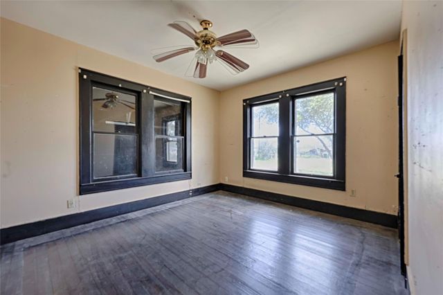 820 W Fairwinds Street, Hallettsville, TX 77964