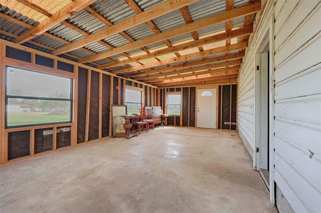820 W Fairwinds Street, Hallettsville, TX 77964