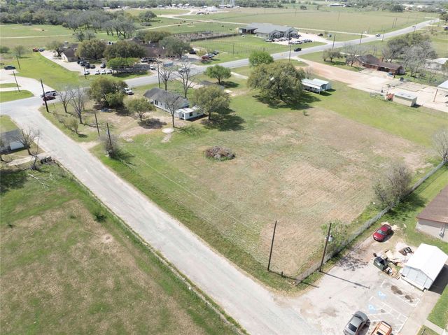 820 W Fairwinds Street, Hallettsville, TX 77964