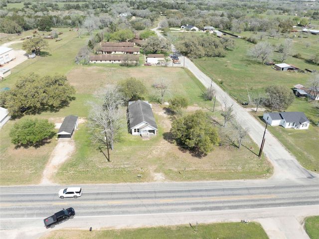 820 W Fairwinds Street, Hallettsville, TX 77964