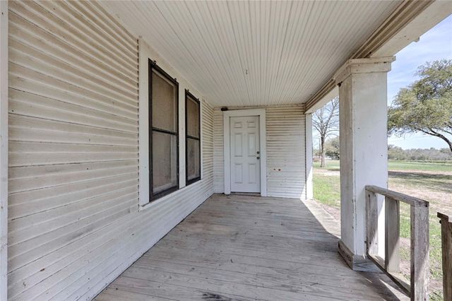 820 W Fairwinds Street, Hallettsville, TX 77964