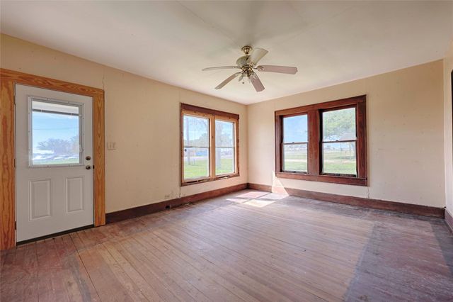 820 W Fairwinds Street, Hallettsville, TX 77964