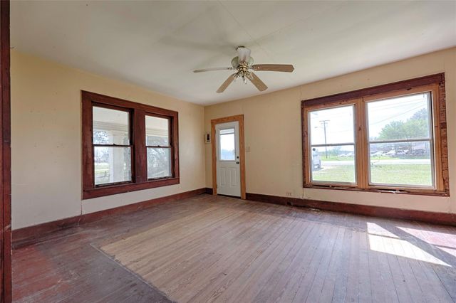 820 W Fairwinds Street, Hallettsville, TX 77964