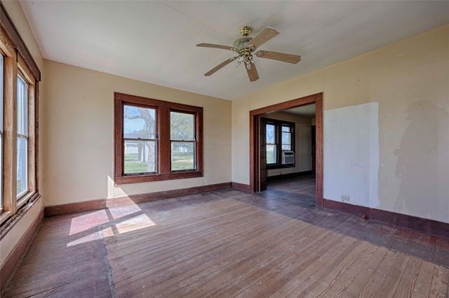 820 W Fairwinds Street, Hallettsville, TX 77964