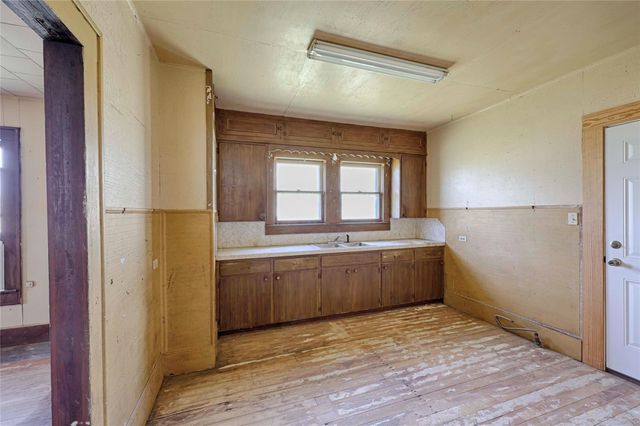 820 W Fairwinds Street, Hallettsville, TX 77964