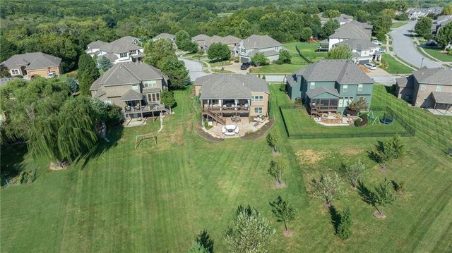 6472 N Whitetail Way, Parkville, MO 64152