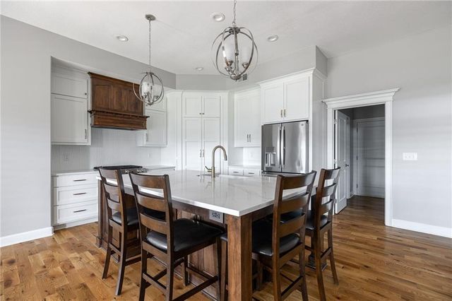 6472 N Whitetail Way, Parkville, MO 64152