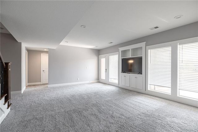 6472 N Whitetail Way, Parkville, MO 64152