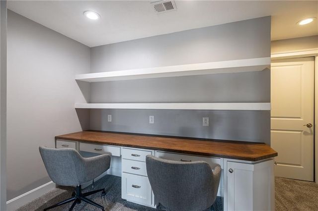 6472 N Whitetail Way, Parkville, MO 64152