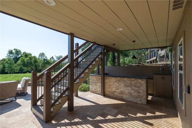 6472 N Whitetail Way, Parkville, MO 64152