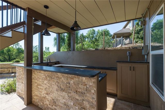 6472 N Whitetail Way, Parkville, MO 64152