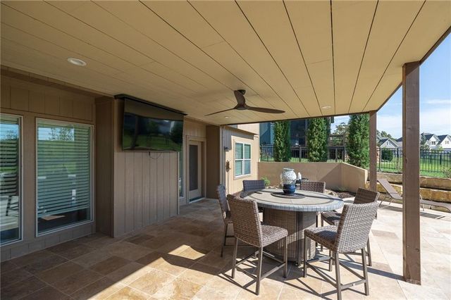 6472 N Whitetail Way, Parkville, MO 64152