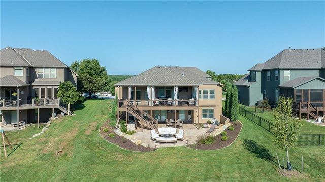 6472 N Whitetail Way, Parkville, MO 64152