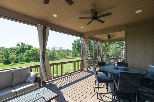 6472 N Whitetail Way, Parkville, MO 64152