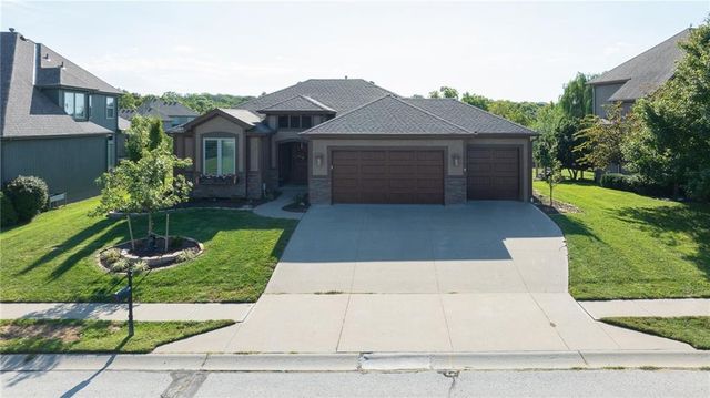6472 N Whitetail Way, Parkville, MO 64152