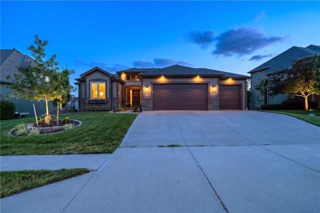 6472 N Whitetail Way, Parkville, MO 64152