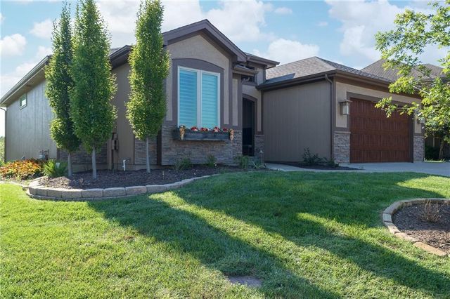 6472 N Whitetail Way, Parkville, MO 64152