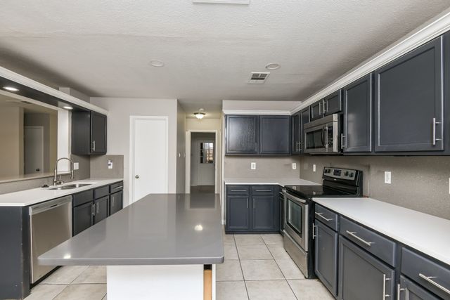 5600 Ainsdale Drive, Fort Worth, TX 76135