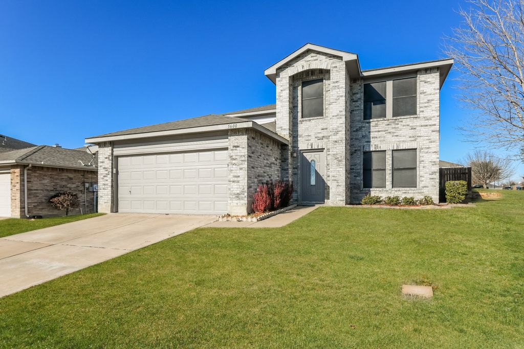 5600 Ainsdale Drive, Fort Worth, TX 76135