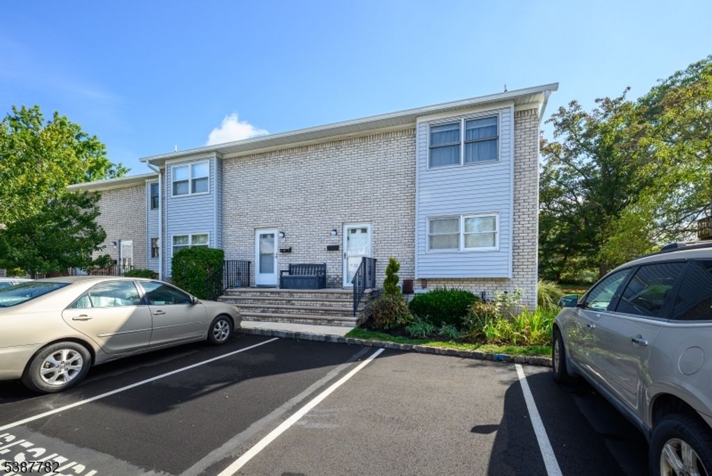 920 Robin Rd, Hillsborough Twp., NJ 08844