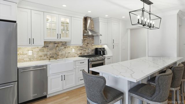 22 Park Place 4T, Great Neck, NY 11021