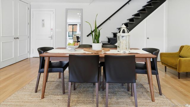 22 Park Place 4T, Great Neck, NY 11021