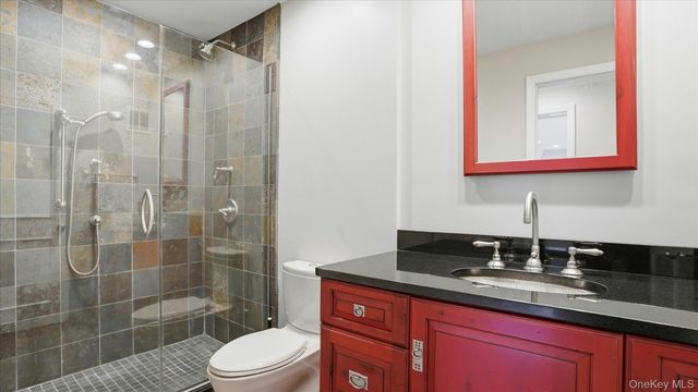 22 Park Place 4T, Great Neck, NY 11021