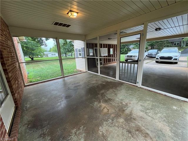 503 Hampton Drive, King, NC 27021