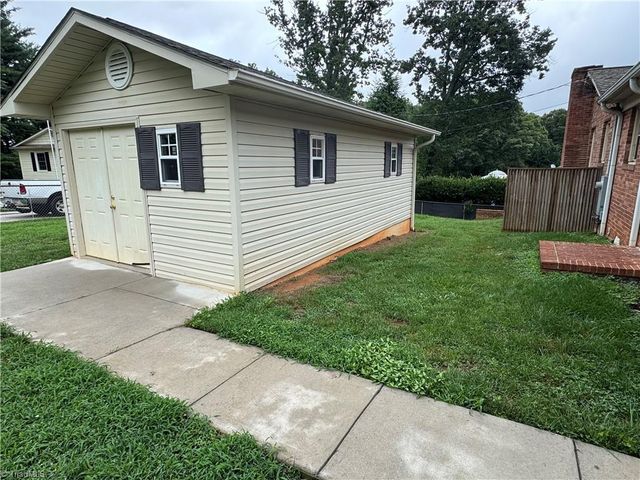 503 Hampton Drive, King, NC 27021