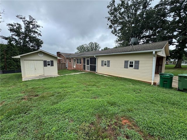 503 Hampton Drive, King, NC 27021