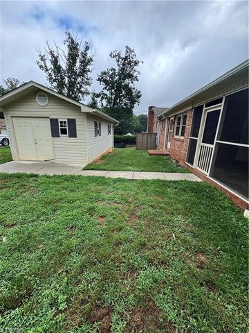 503 Hampton Drive, King, NC 27021