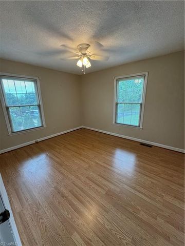 503 Hampton Drive, King, NC 27021