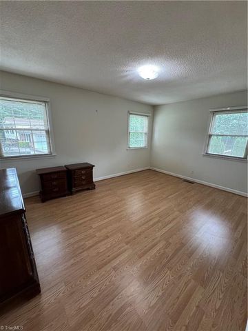 503 Hampton Drive, King, NC 27021
