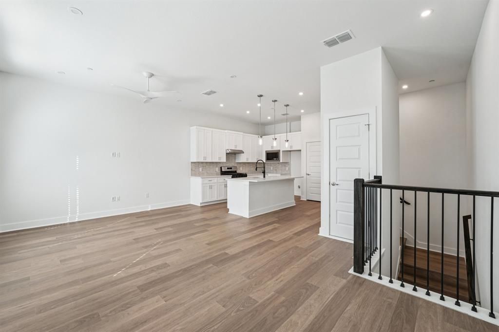 200 W 56th ST 8104, Austin, TX 78751