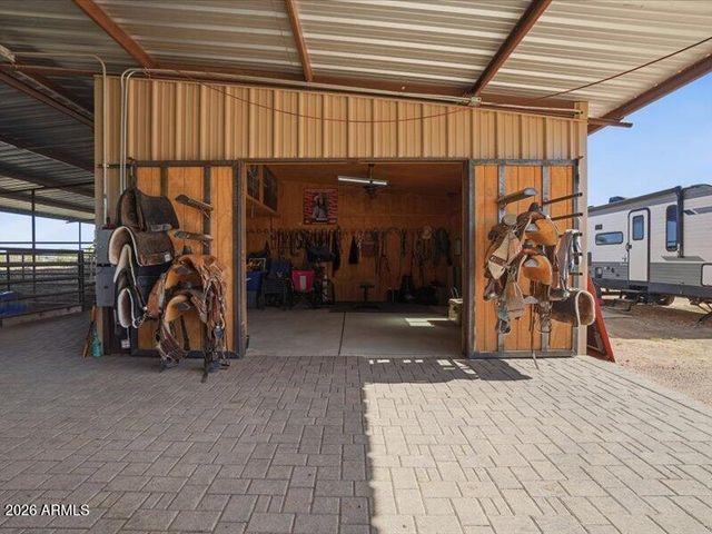 2690 W GAIL Road, San Tan Valley, AZ 85144