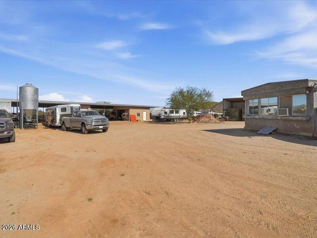 2690 W GAIL Road, San Tan Valley, AZ 85144