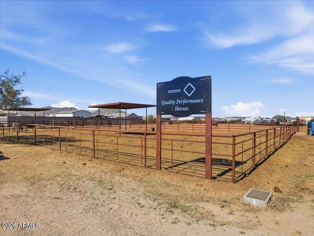 2690 W GAIL Road, San Tan Valley, AZ 85144