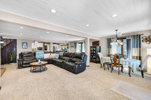 7926 E Long Lake DRIVE, Waterford, WI 53185