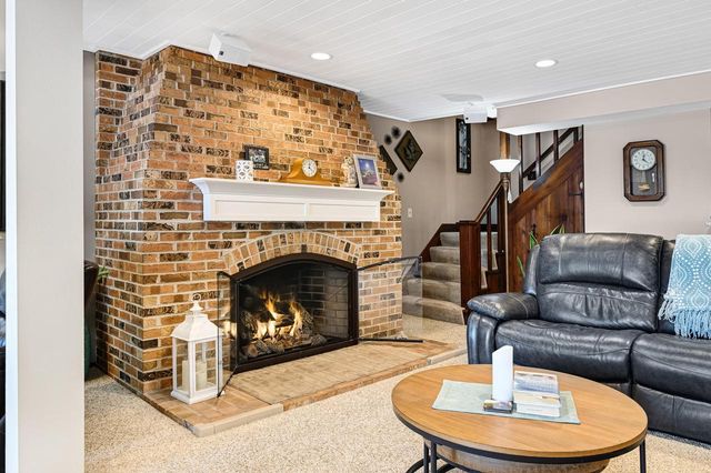 7926 E Long Lake DRIVE, Waterford, WI 53185